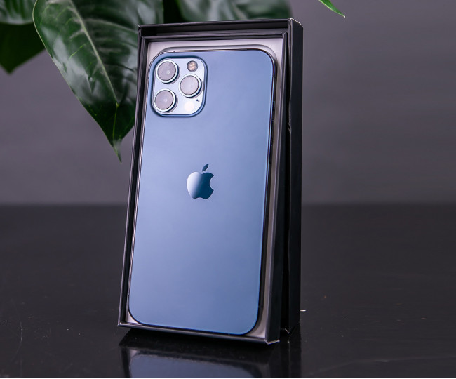 Folosit iPhone 12 Pro Max 256gb, Pacific Blue (MGDF3).